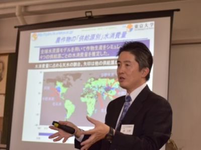 水循環について説明される沖先生